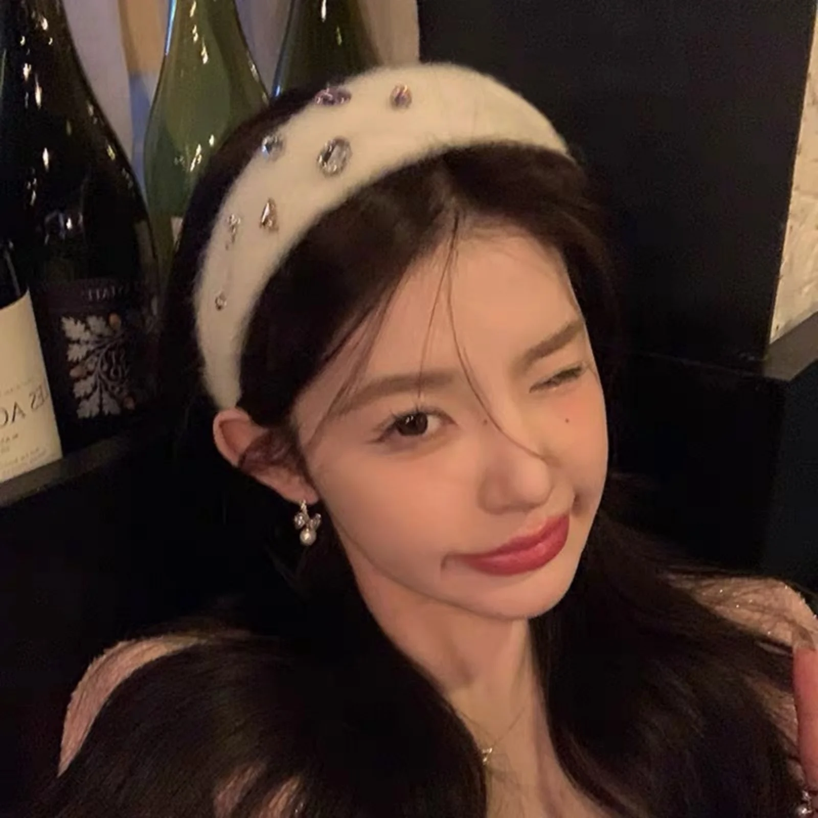 

1pc White Rhinestone Wide-Brimmed Headband for Women, Autumn & Winter High-End Gem-Adorned Plush Hair Hoop, 2025 New-Style Hair