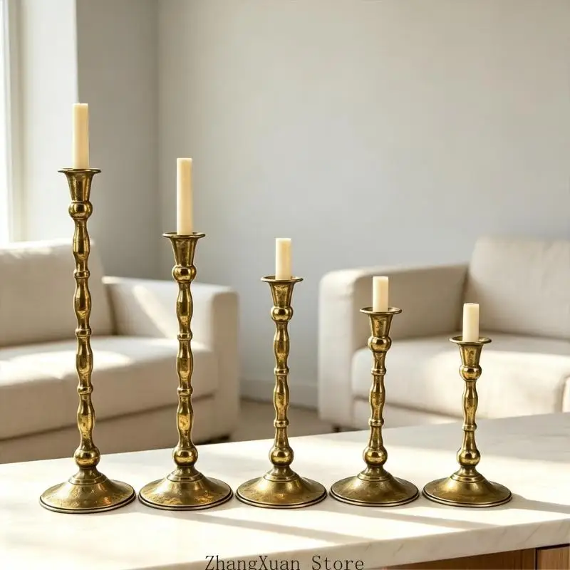 Antiker goldener Kerzenständer mit Eisenkonstruktion für Esstische, Regaldisplays und Standardöffnung von 2,1 für den – Detail 2