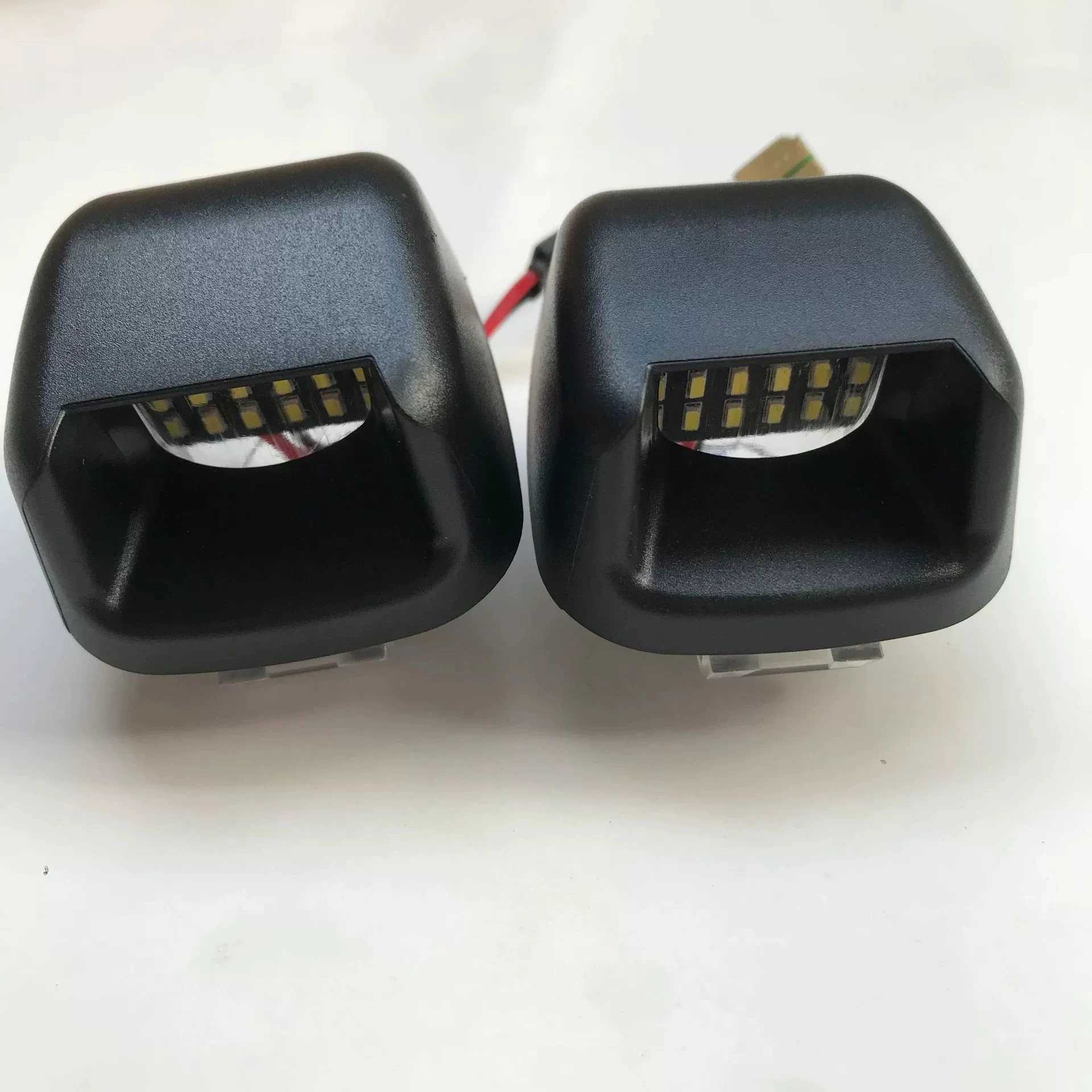 816900C021 مناسبة لنيسان نافارا الأبيض لوحة ترخيص ضوء نافارا D40 الحدود لوحة ترخيص LED الخفيفة