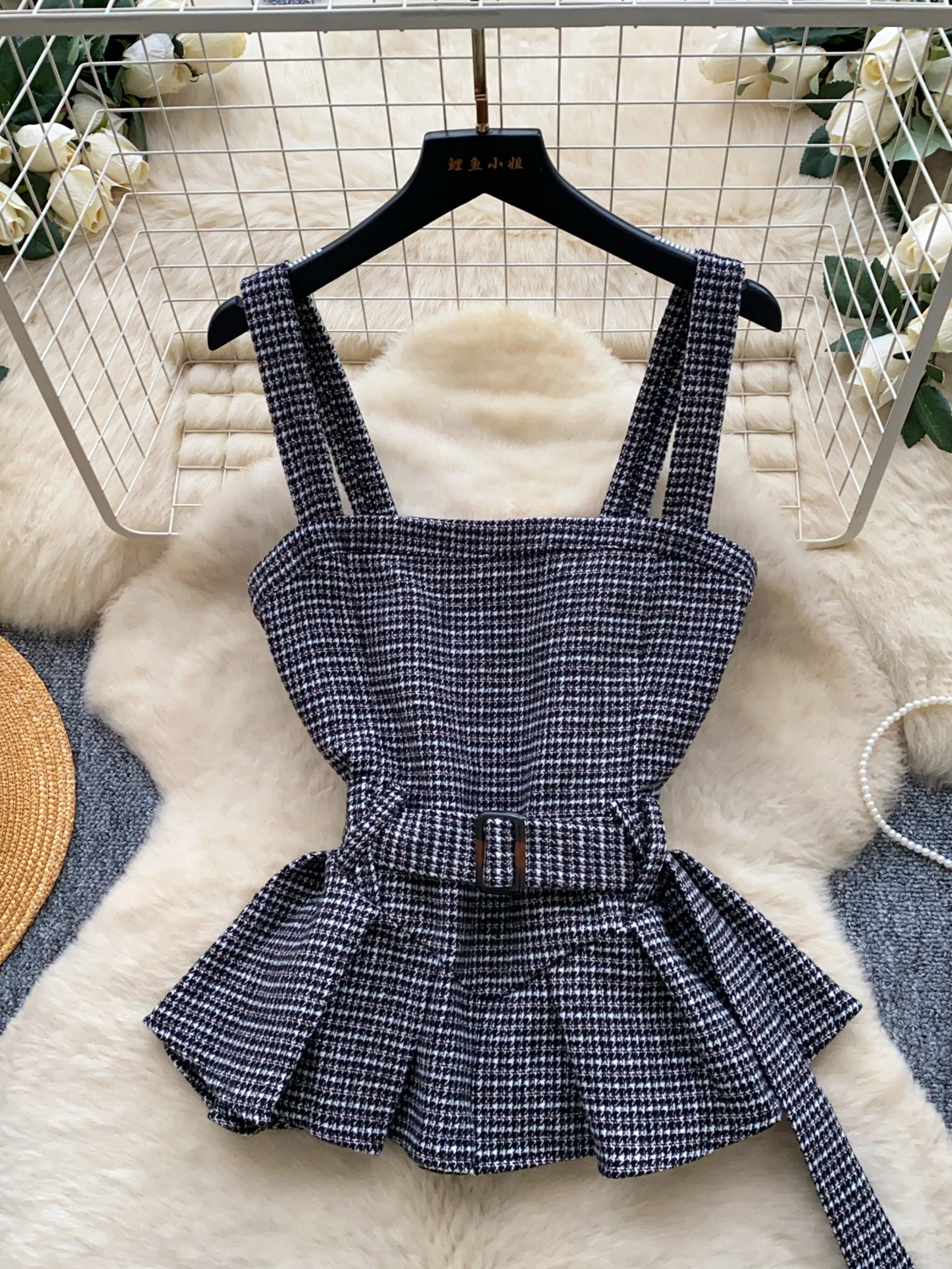 Retro Academic Style Plaid Strapless Waist Cinched Sleeveless Top Women's Outerwear 2026 Autumn Collection Vest