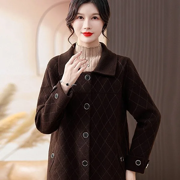 Mom's short woolen coat, autumn clothes, new foreign-style noble cashmere coat, middle-aged and elderly woolen top