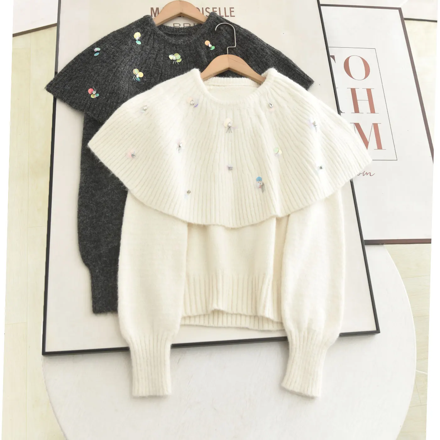 

Съемный накидной плащ! Вязаный комплект-двойка для женщин: свитер с V-образным вырезом и накидка с камнями, весна 2026