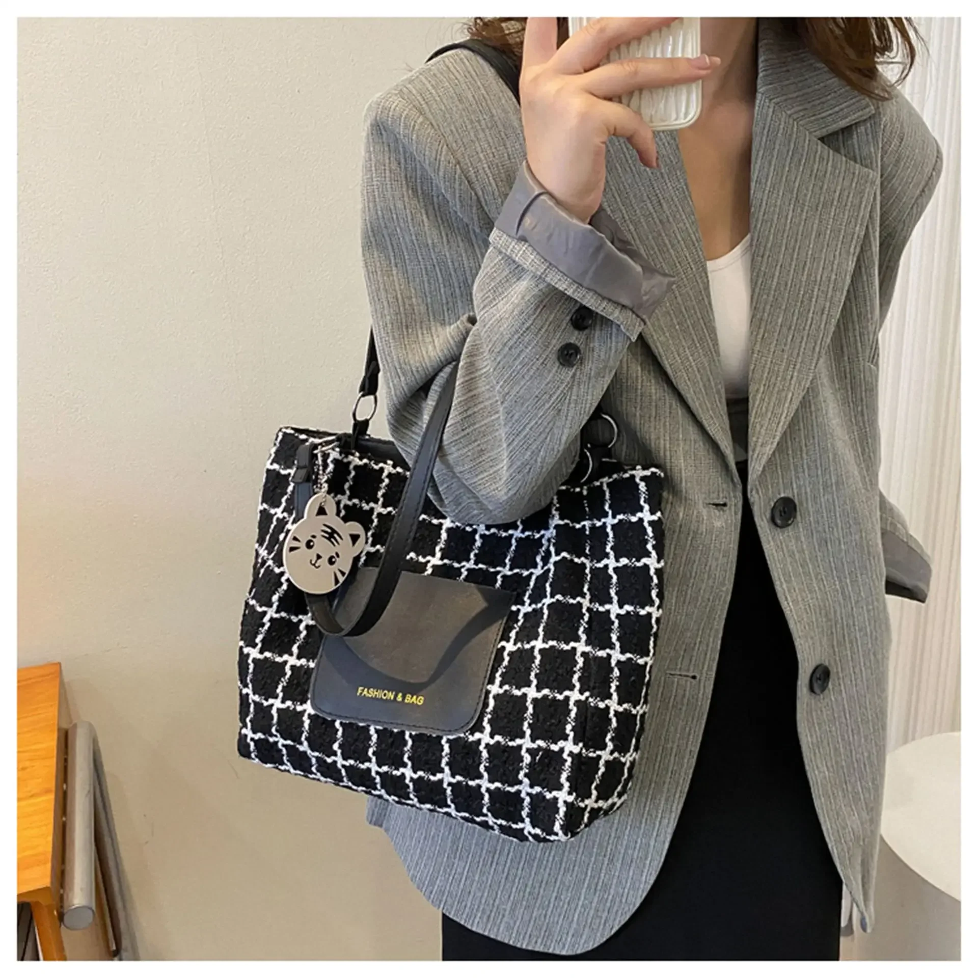 Bao Cross Border Wholesale Tote Bag Large Capacity Shoulder Bag Popular Commuting Versatile Student Plaid Shoulder Bag