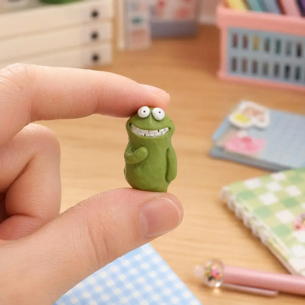 Non-deformable Resin Statue Hand-painted Figurine Cute Mud Figure Sculpture Hand-painted Resin Cartoon Statue Funny for Indoor
