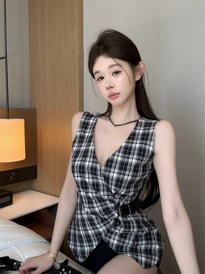 Korean Plaid V-Neck Women's Vest Summer New Design Waist-Cinching Sleeveless Top Button Closure Slim Fit Shirt Style