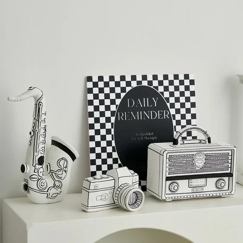 

Radio model decor Ceramic vintage art Semi-handcrafted product Anime graffiti figurine Home decoration