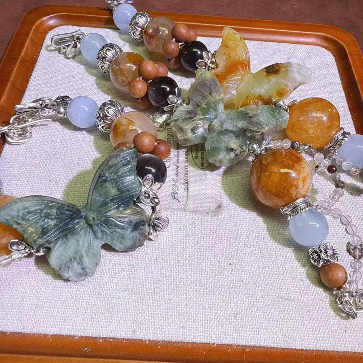 

Natural Flower Jade Butterfly 40mm+ 22mm Carnelian Flower Light Luxury Design Bracelet
