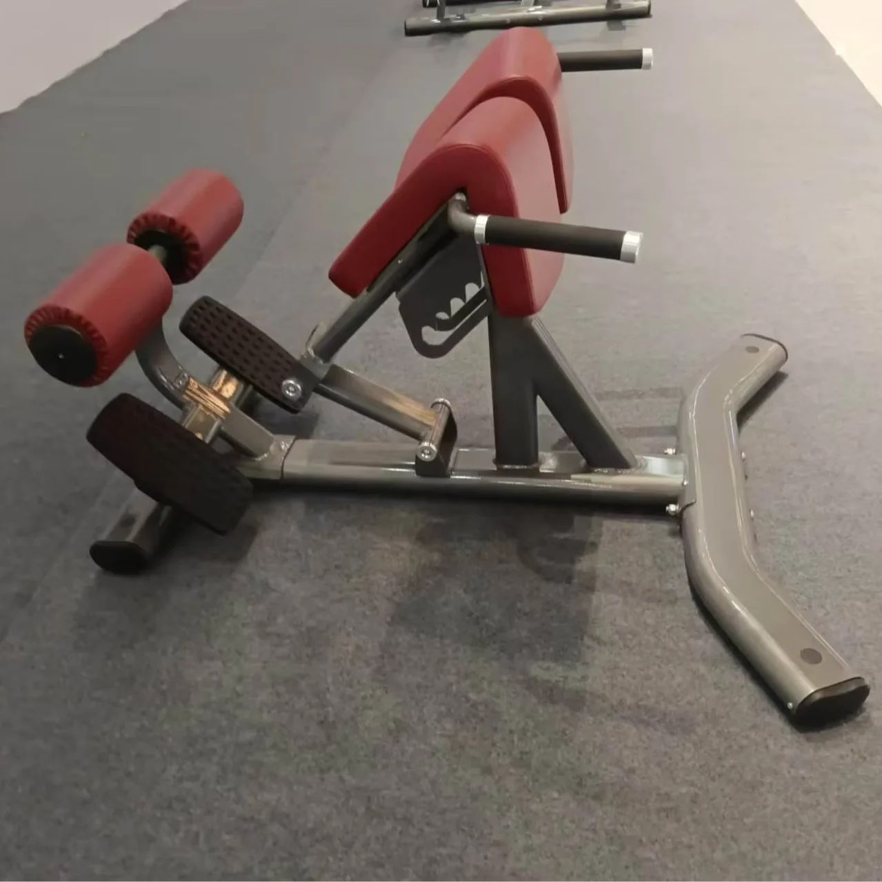 معدات اللياقة البدنية في صالة الألعاب الرياضية التجارية الأكثر مبيعًا معدات اللياقة البدنية متعددة الوظائف مقعد روماني