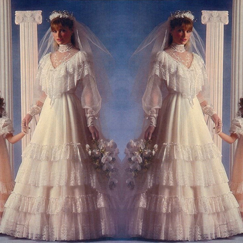 

Vintage Victorian Wedding Dress Tiered A Line High Neck Long Sleeves Lace Appliques Bridal Gowns Floor Length Robe Customized