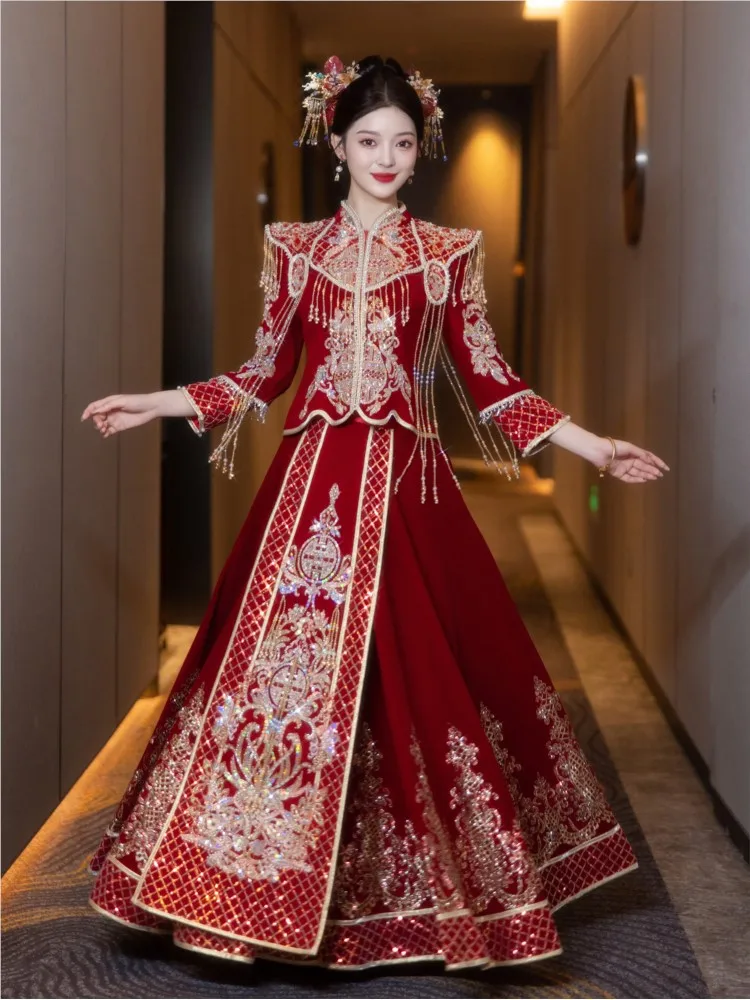 

The new velvet Chinese-style wedding dress for brides heavy and dragon phoenix have been released