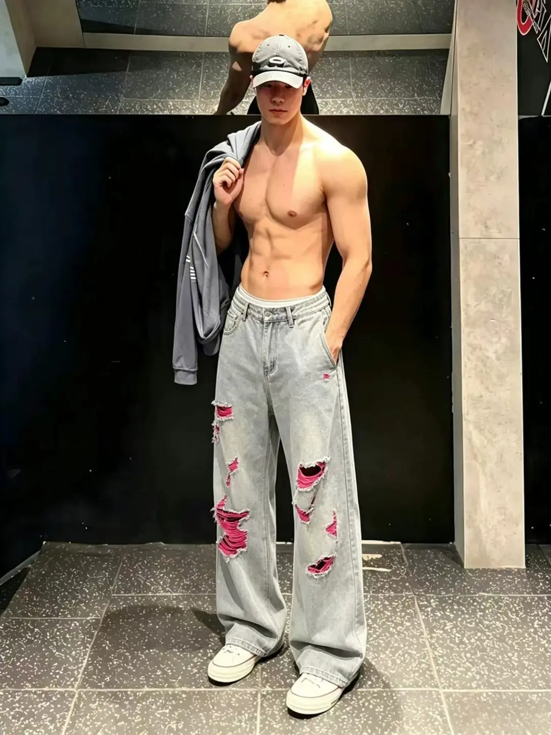 Street Style Embroidered Ripped Knife  Jeans for Men Micro Flare Clean Fit Washed Straight Slimming Design Sense Pants