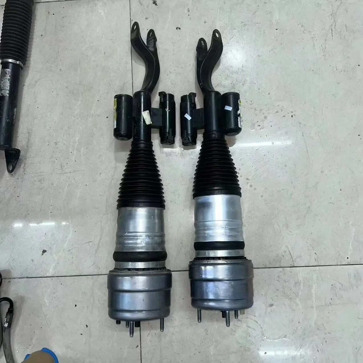 

Original Factory High Quality for 213 Four-Wheel Drive Shock Absorber Direct Vehicle Removal