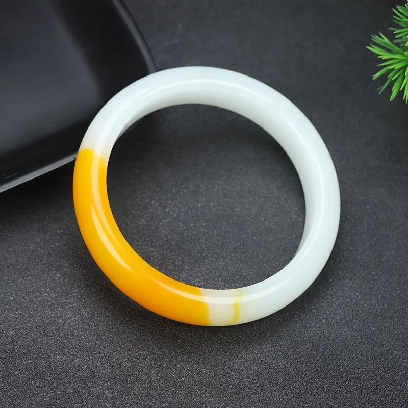 

Elegant Simple Bracelet for Men and Women - Suitable for Casual and Formal Settings