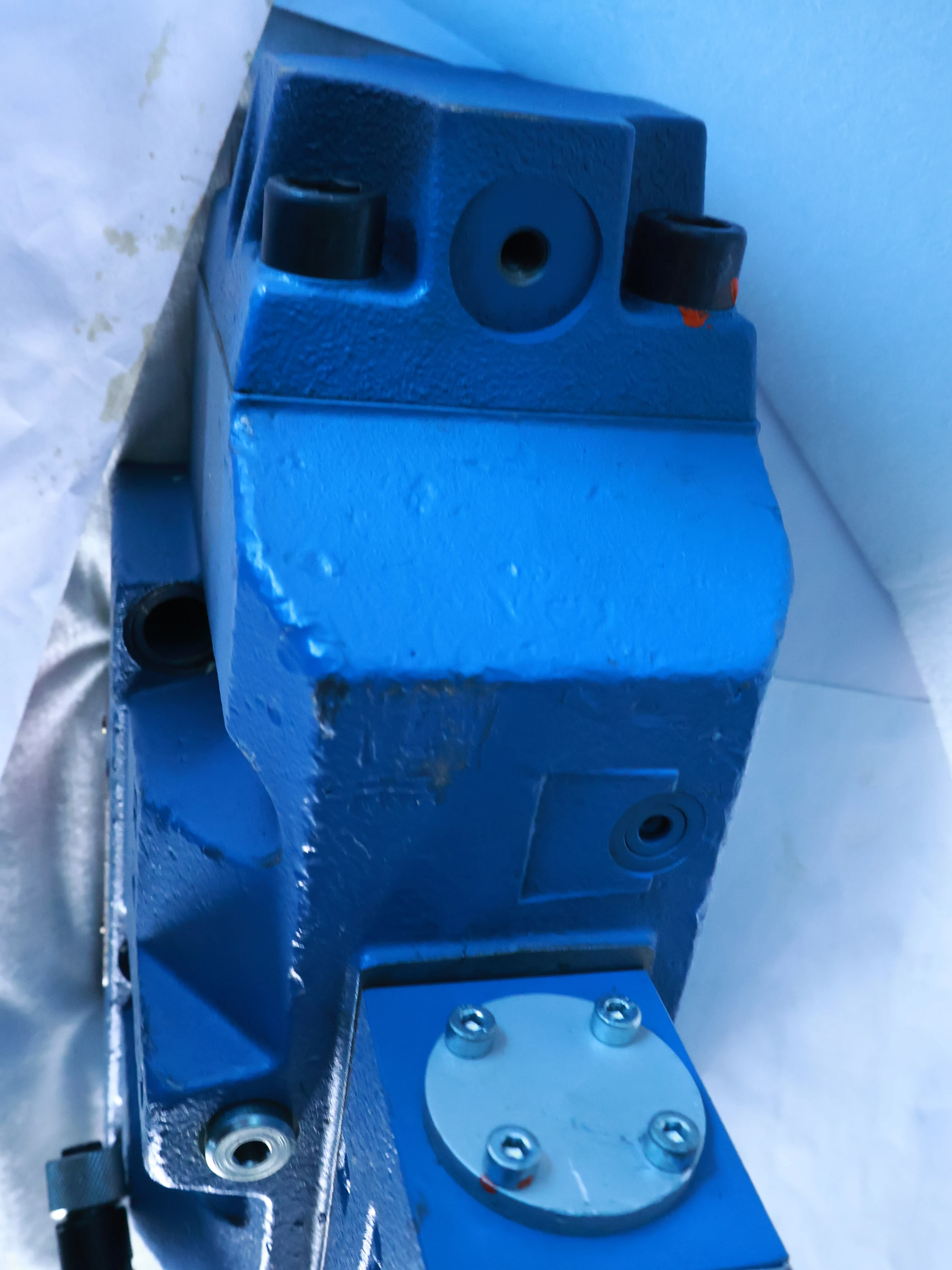 Used D633-7405 For MOOG D633-7405 Direct Drive Servo Valve