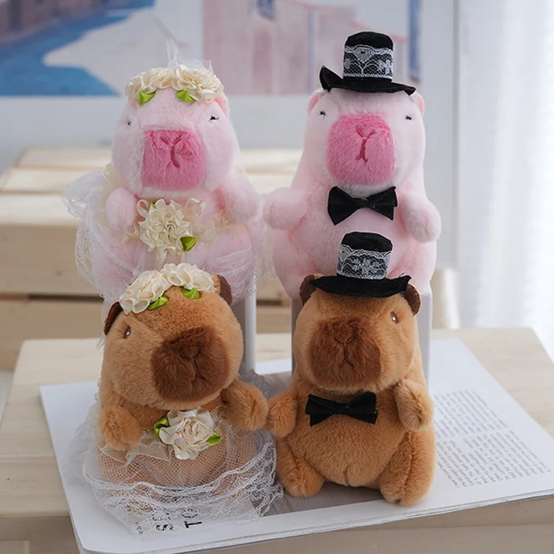 1 pçs dos desenhos animados vestido de casamento capivara pingente brinquedo de pelúcia boneca saco pendurado bonito kapila chaveiro boneca ornamento de mesa pingente de carro