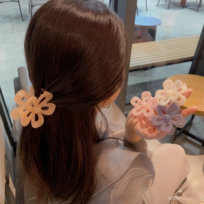 1Pc 7cm Korean Woman Hair Claw Hollowed Flower Middle Size Hair Clips For Women Daily Headwear Styling Girls Hair Accessories