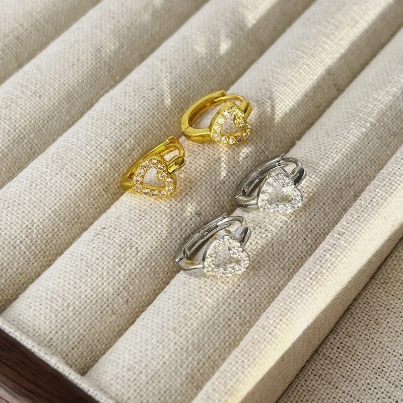Lnngy Niedlicher hohler Herz-Moissanit-Creolen für Frauen, 925er Sterlingsilber, glänzende Ohrstecker, modischer Ohrschnallen-Schmuck