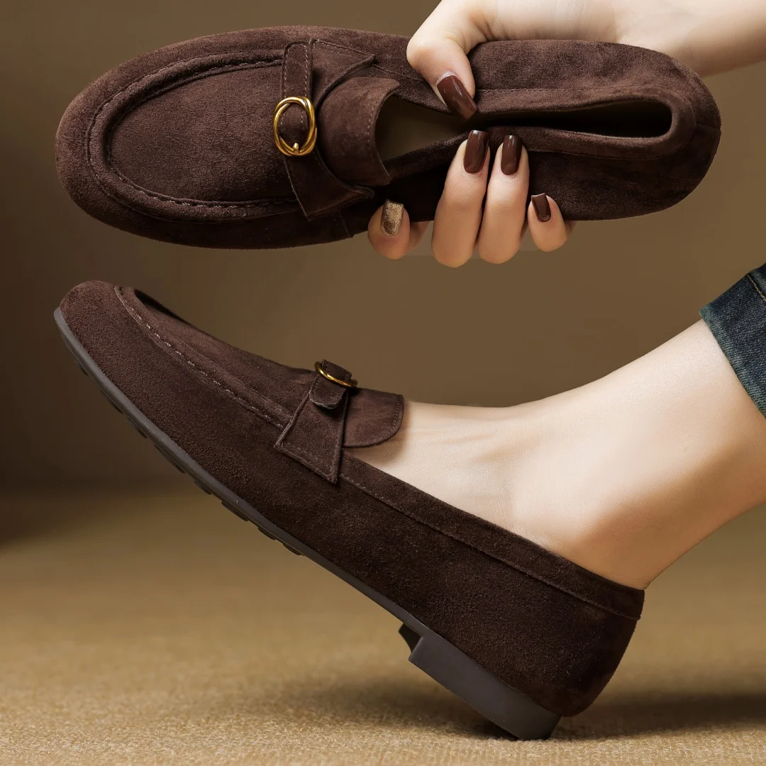 

Женские лоферы без шнуровки на плоской подошве из натуральной замши с круглым носком и металлической пряжкой, мягкие удобные повседневные мокасины высокого качества