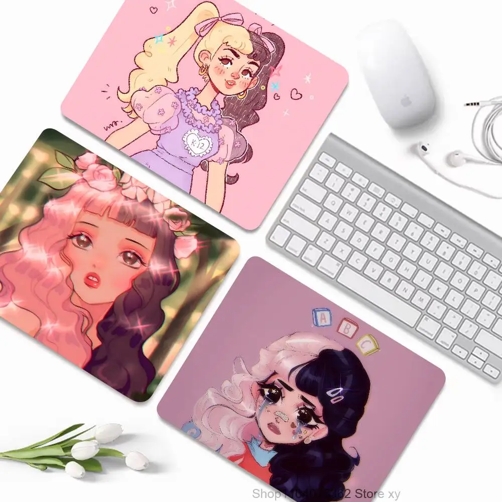 M-Melanie Martinez Singer Mousepad Small LockEdge Mouse Pad For Gamers Computer Desk Pad Rectangular Anti-slip Rubber