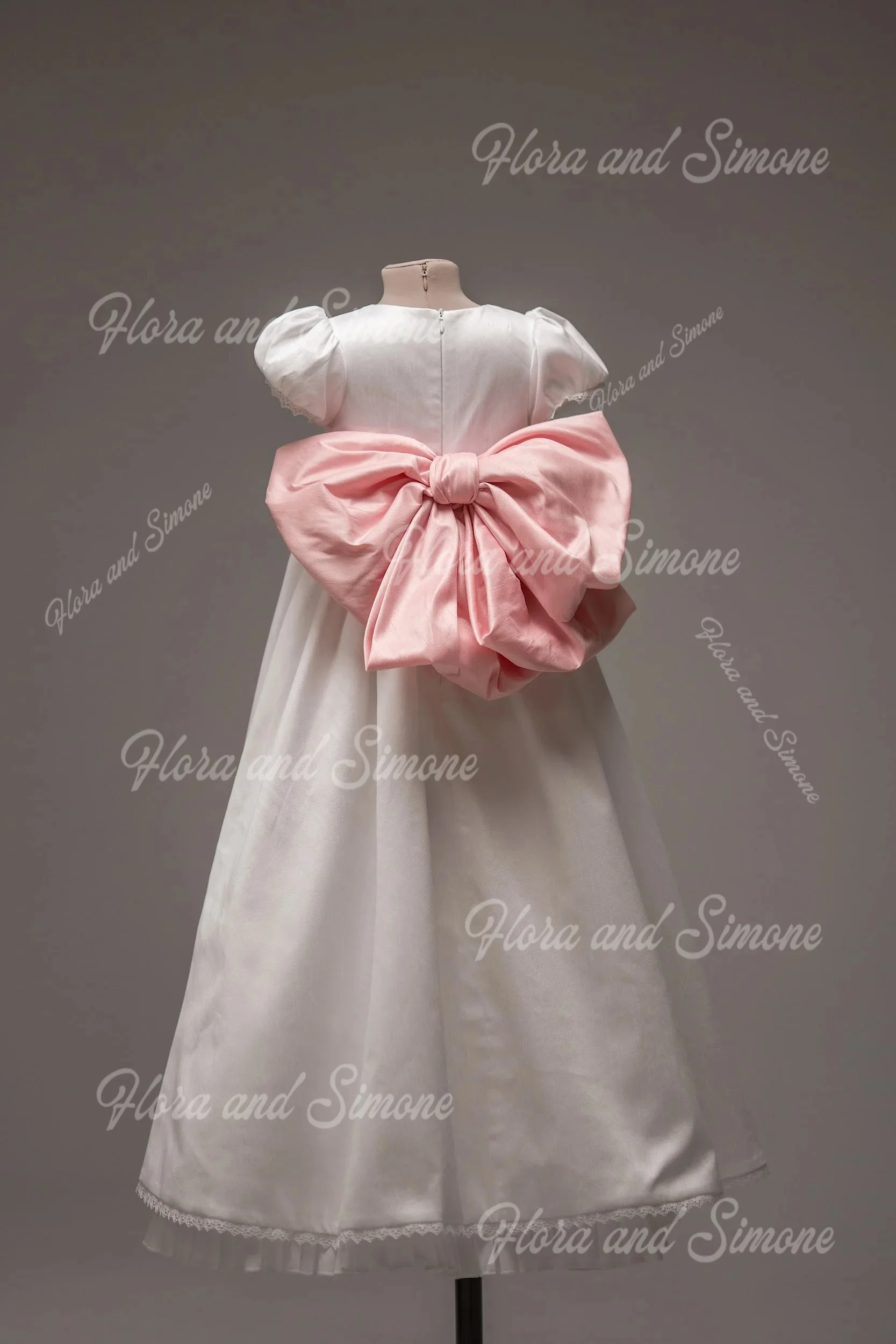 Elegant Short Puff Sleeve Bow A Line Formal Flower Girl Dress Applique Floor Length First Communion Dress Customized