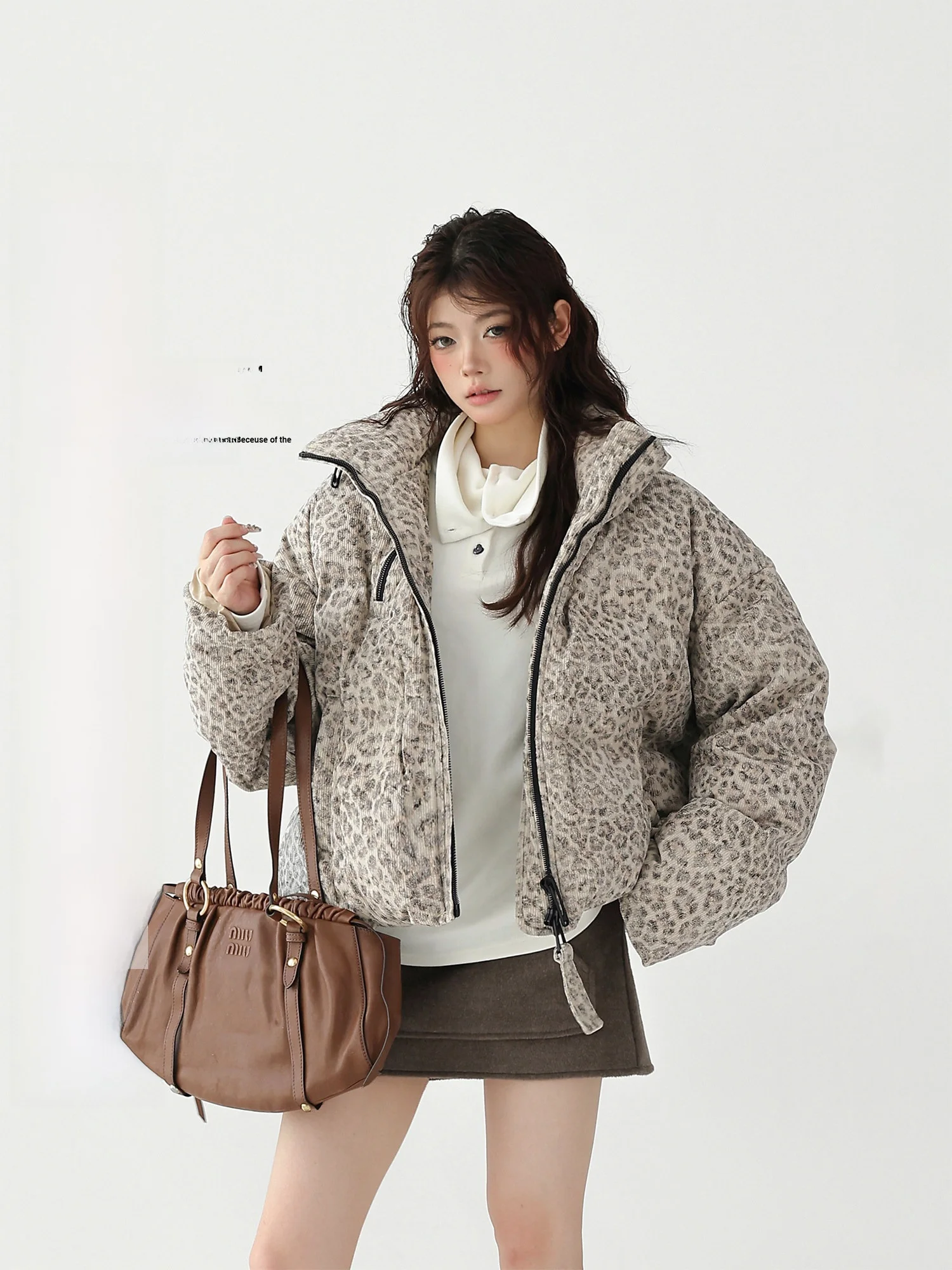 

AceStudios 80 г High ammage 90 White Du down Jaet Корейский Sle Леопардовый принт Воротник-стойка Or Bread Sle Верхняя одежда