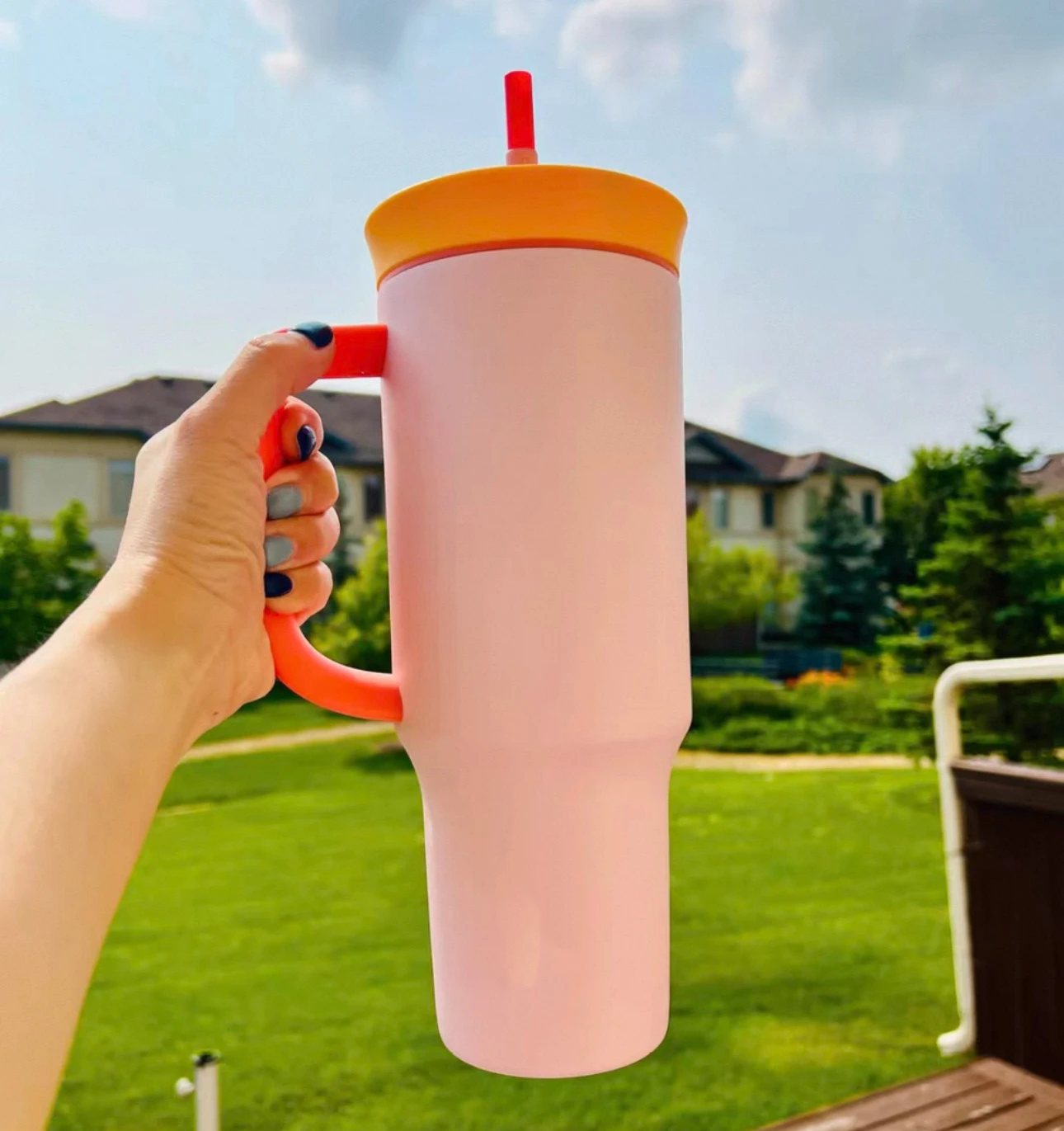 

Изолированная чашка из нержавеющей стали на 40 унций, соломенная чашка, автомобильная чашка для воды, спортивная чашка для воды, изолированная чашка для воды