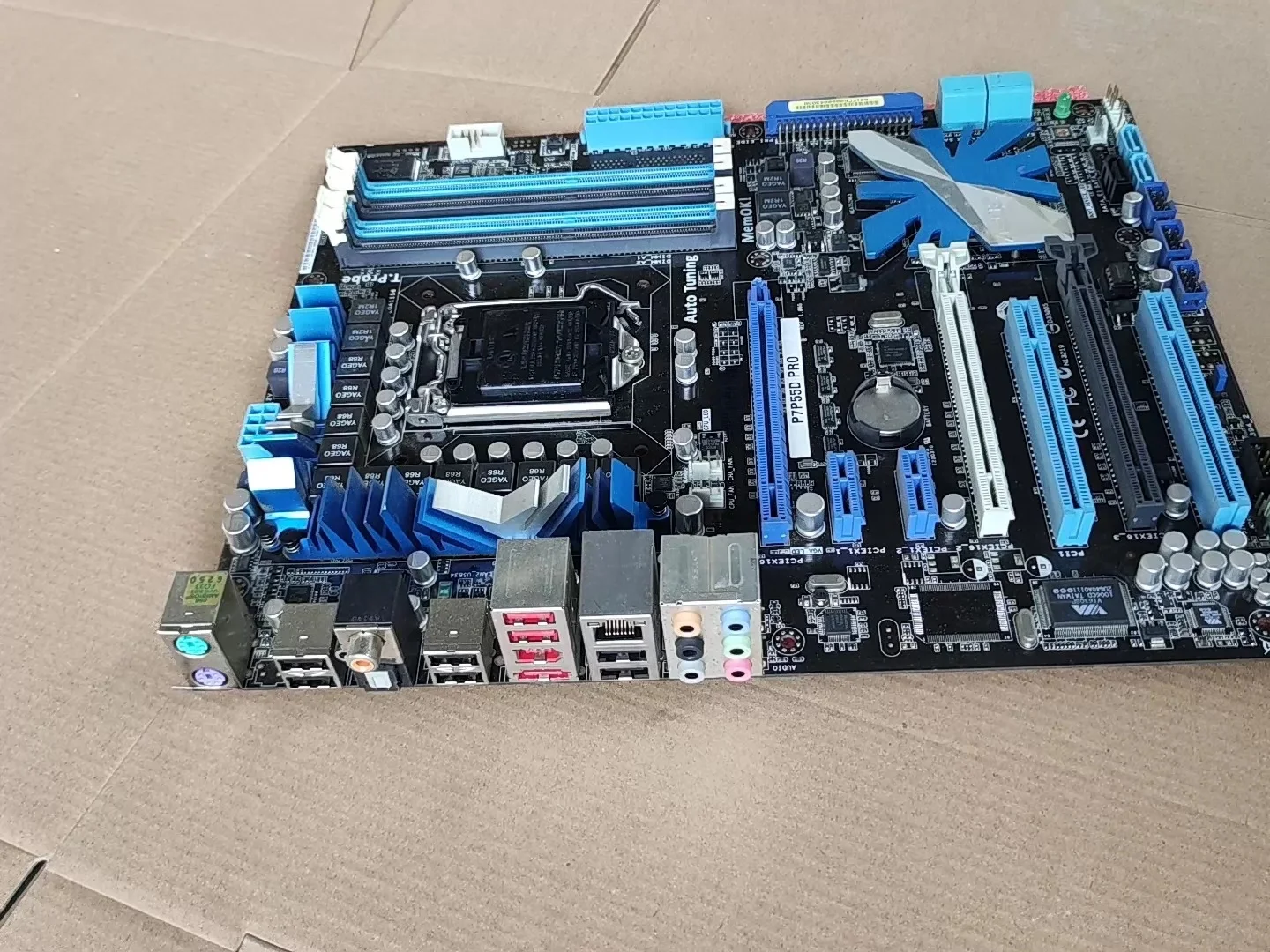 

For ASUS P7P55D PRO Desktop Motherboard 16GB LGA 1156 DDR3 ATX P55 Mainboard 100% Tested OK