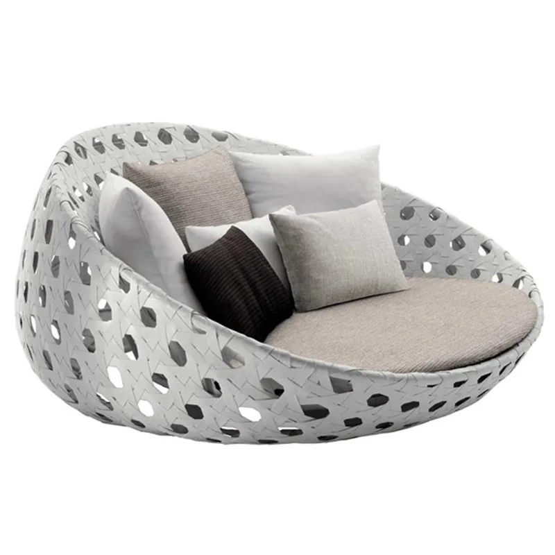 

rattan chairs, rattan beach courtyards, balconies, bird's nest beds, floor-to-ceiling swimming pools, outdoor terraces