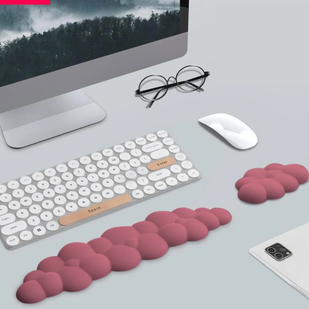 Tastatur-Cloud-Handgelenkauflage mit Memory-Schaum-Handgelenkstütze/Kissen aus weichem Leder zum einfachen Tippen und zur Schmerzlinderung im Büro