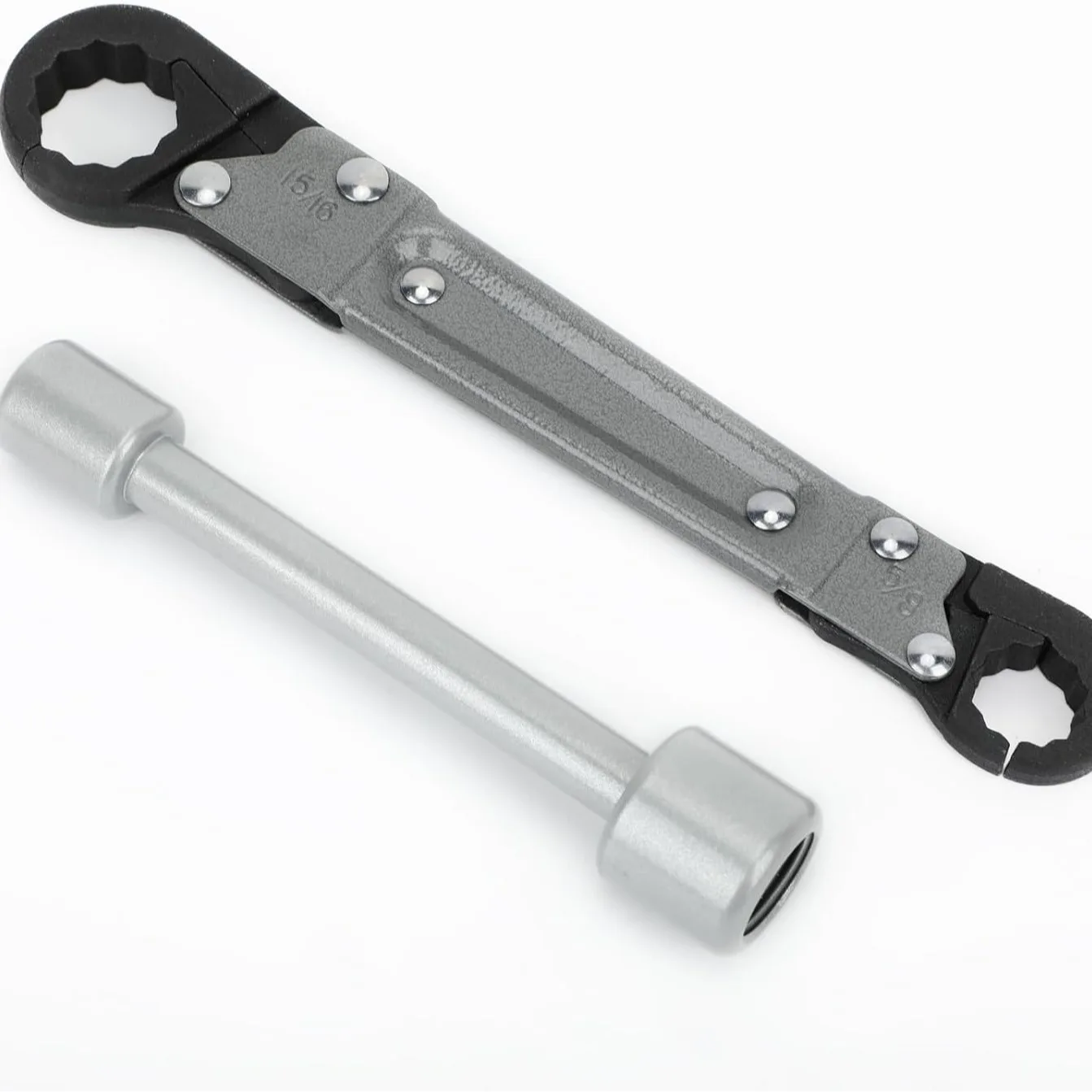 Double-ended pipe angle stop wrench