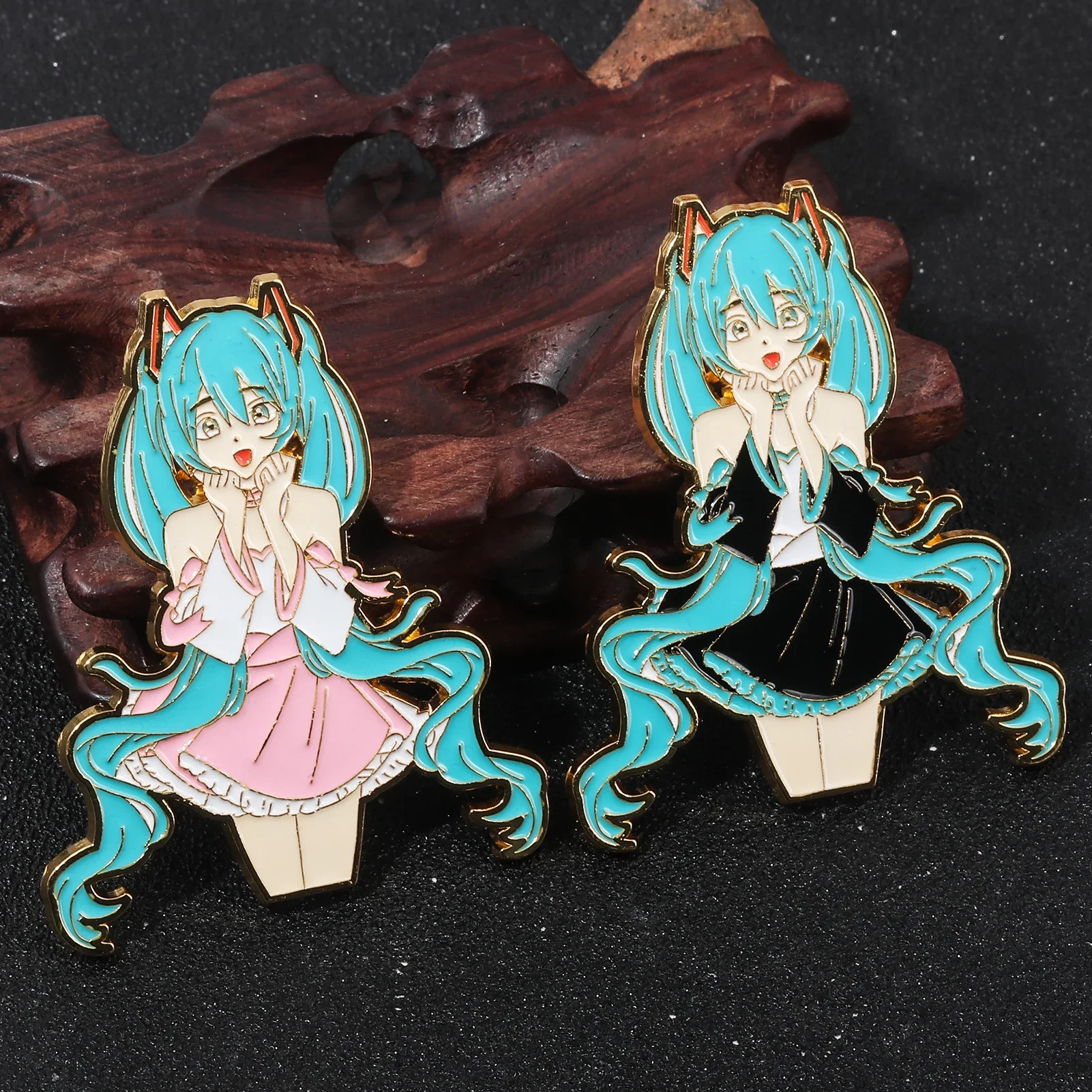 Singer Hatsune Miku Brooch Ievan Polkka Project DIVA Arcade Cosplay Props for Women Men Badge Pin Bag Clothing Accessories