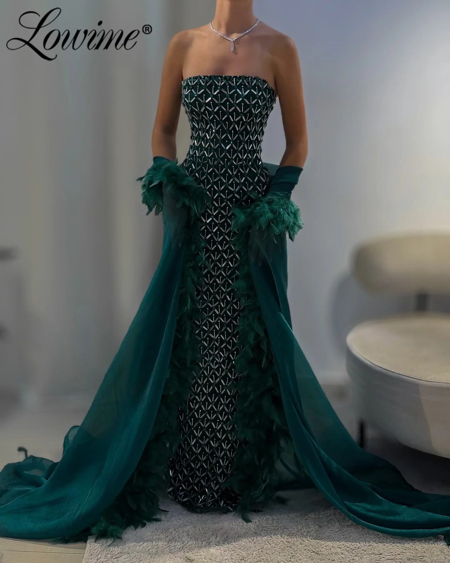 

2026 Dark Green Rhinestones Mermaid Evening Dress Customized Arabic Strapless Feathers Cape Celebrity Dresses Party Prom Gowns