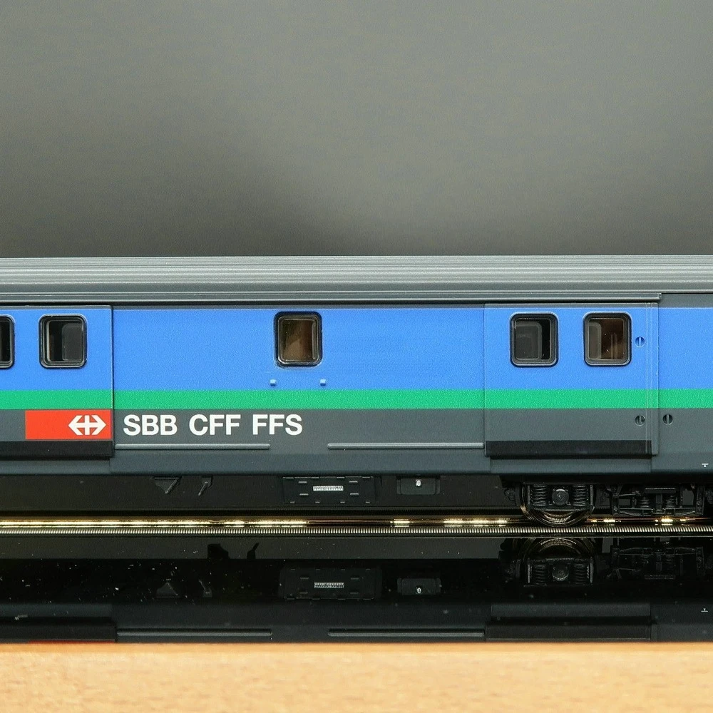 ROCO HO 1/87 Kereta Mainan 74568 Gerbong Bagasi Swiss SBB Generasi ke-6 Versi DC Cat Burung Beo untuk Kolektor Hadiah Mainan Anak Laki-laki