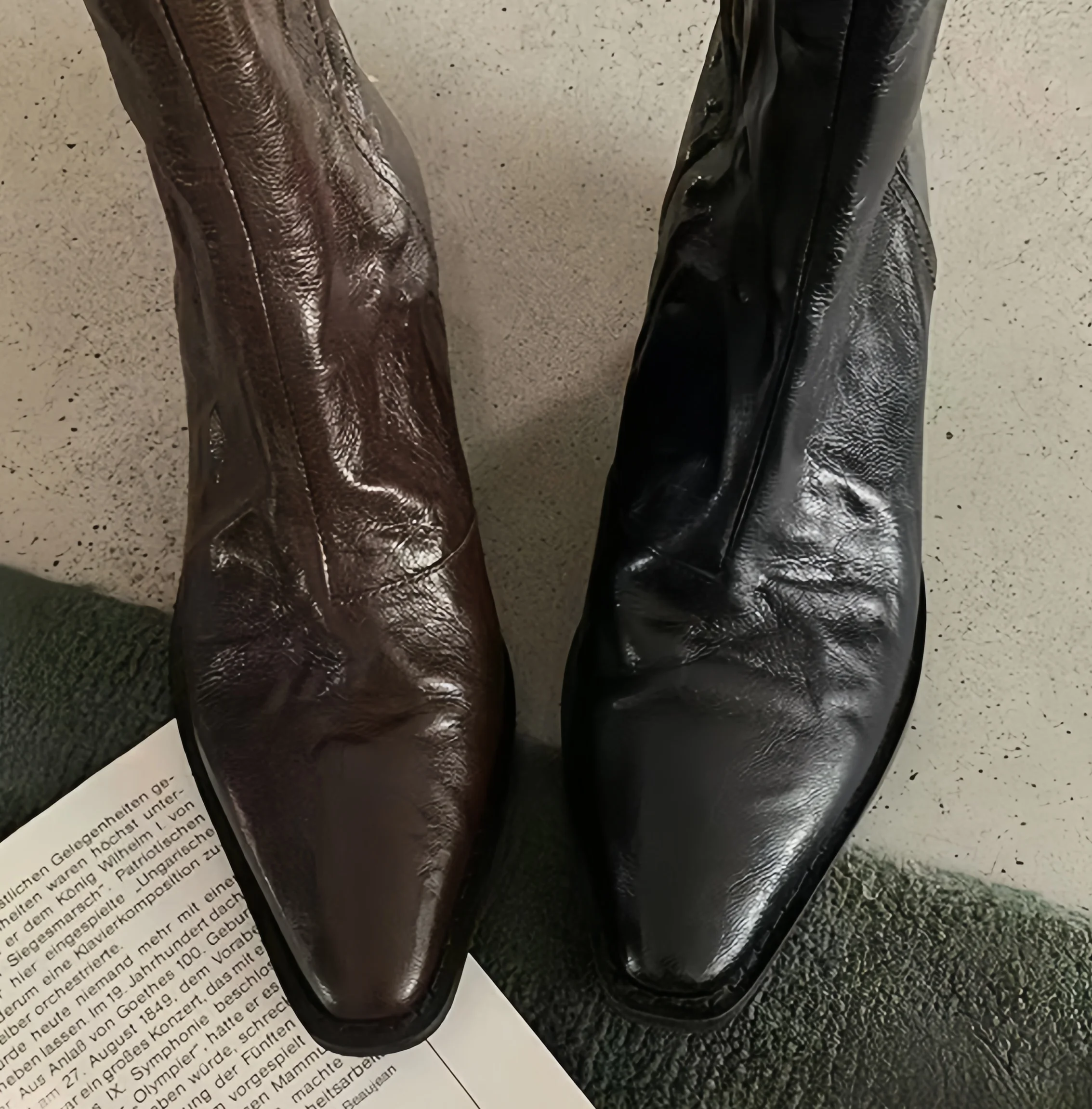 

Черные модные короткие ботильоны для женщин с V-образным вырезом, в стиле ретро, с эффектом помятости, на массивном каблуке, в западном стиле