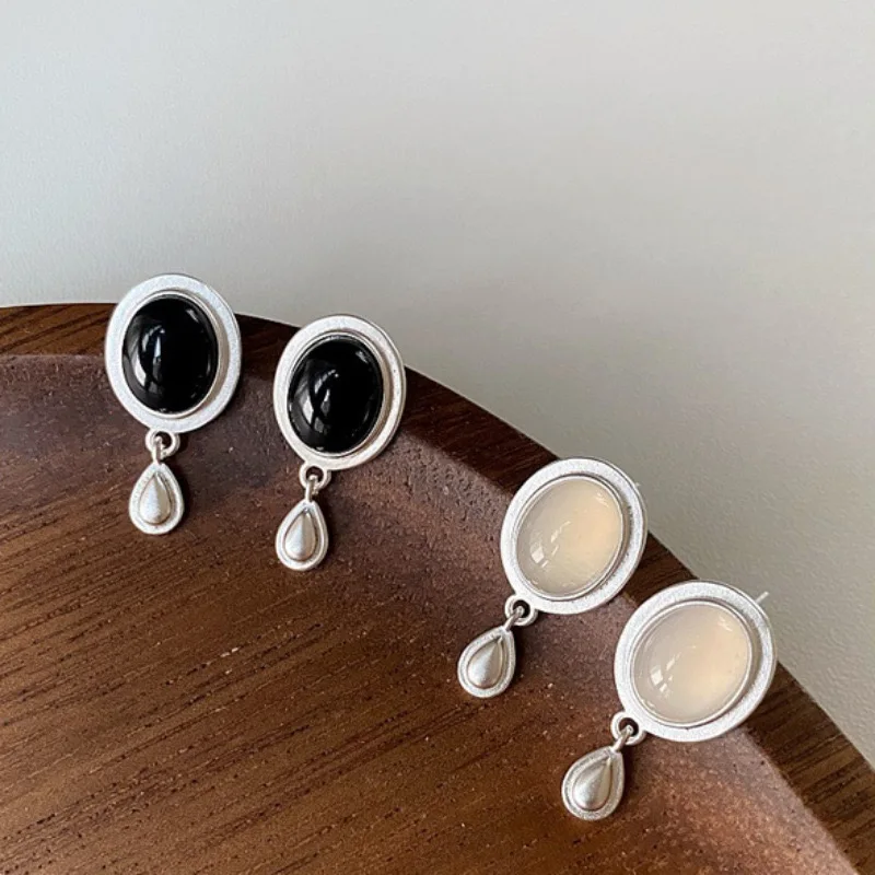 

Серьги из стерлингового серебра 925 пробы для женщин, модные простые серьги с белым камнем, ювелирные изделия, предотвращающие аллергию, вечерние рождественские аксессуары