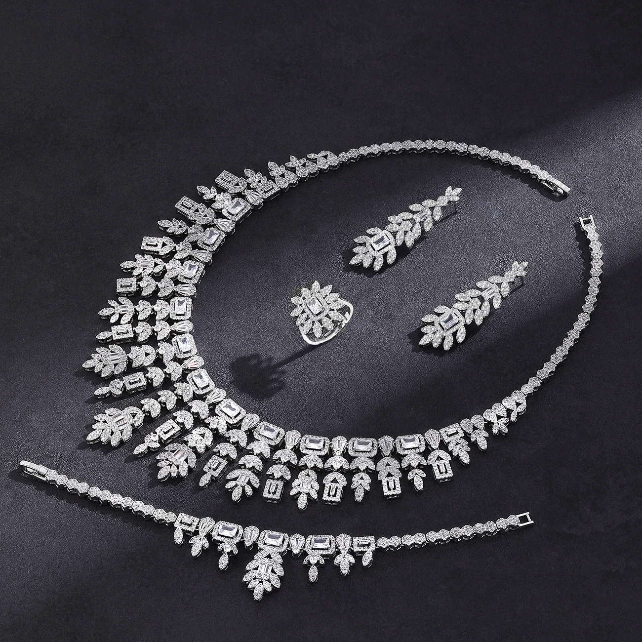 

2024 New Luxury 4-piece Women's Wedding Jewelry Set Crystal Necklace Set Nigeria Dubai Jewelry Set