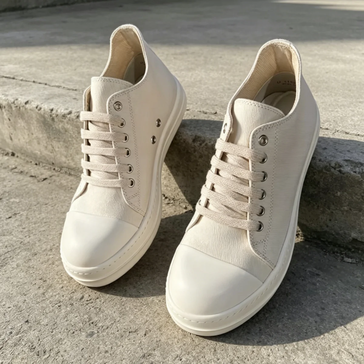 

Ro Luxury Men Casual Shoes White Canvas Pleated Low Top Shoe Classic Design Sneaker Thick Sole Lace Up Luxury Women Sneakers