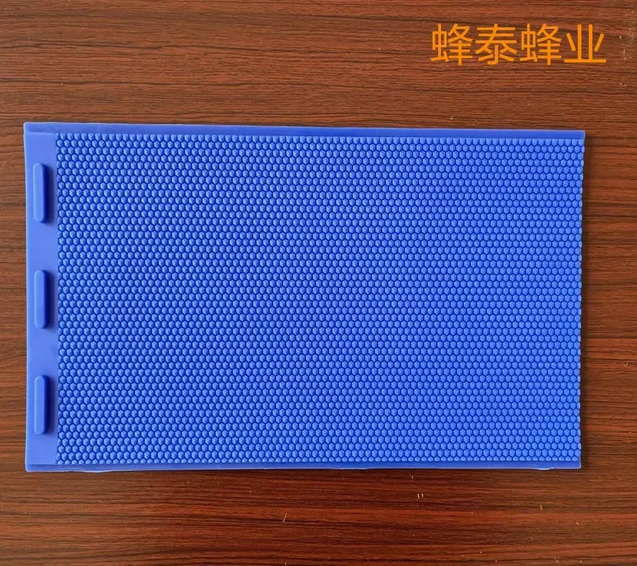 ADark Blue Silicone Nest Base Machine Manual Rubber Nest Base Pressing Sheet Beeswax Nest Base Sheet 2-Piece Beekeeping Tool