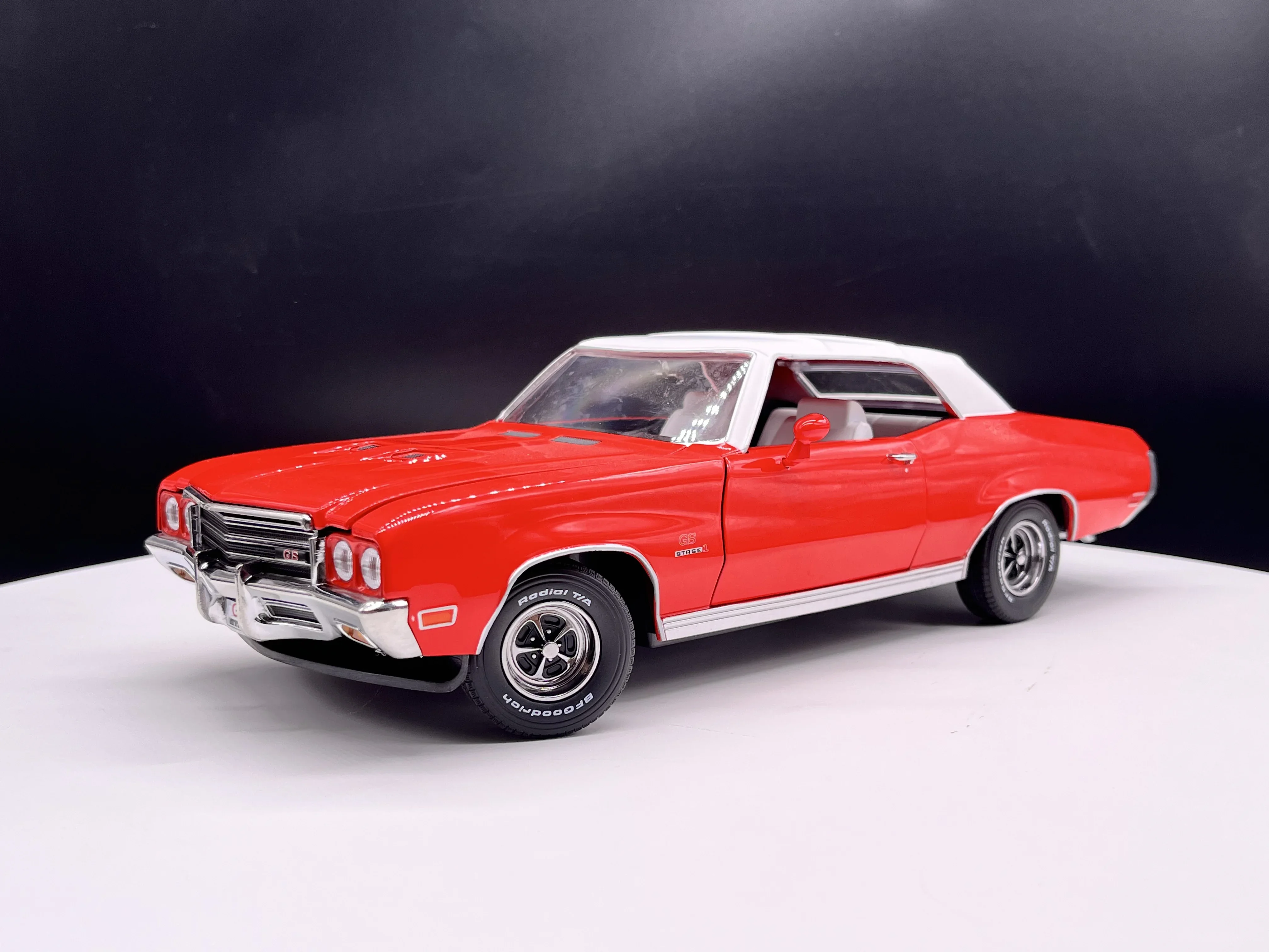 (No original box)Diecast 1/18 Scale Buick 1972 Skylark GS Vintage Car Coupe Alloy Car Model Retro Collectible Decoration Gift