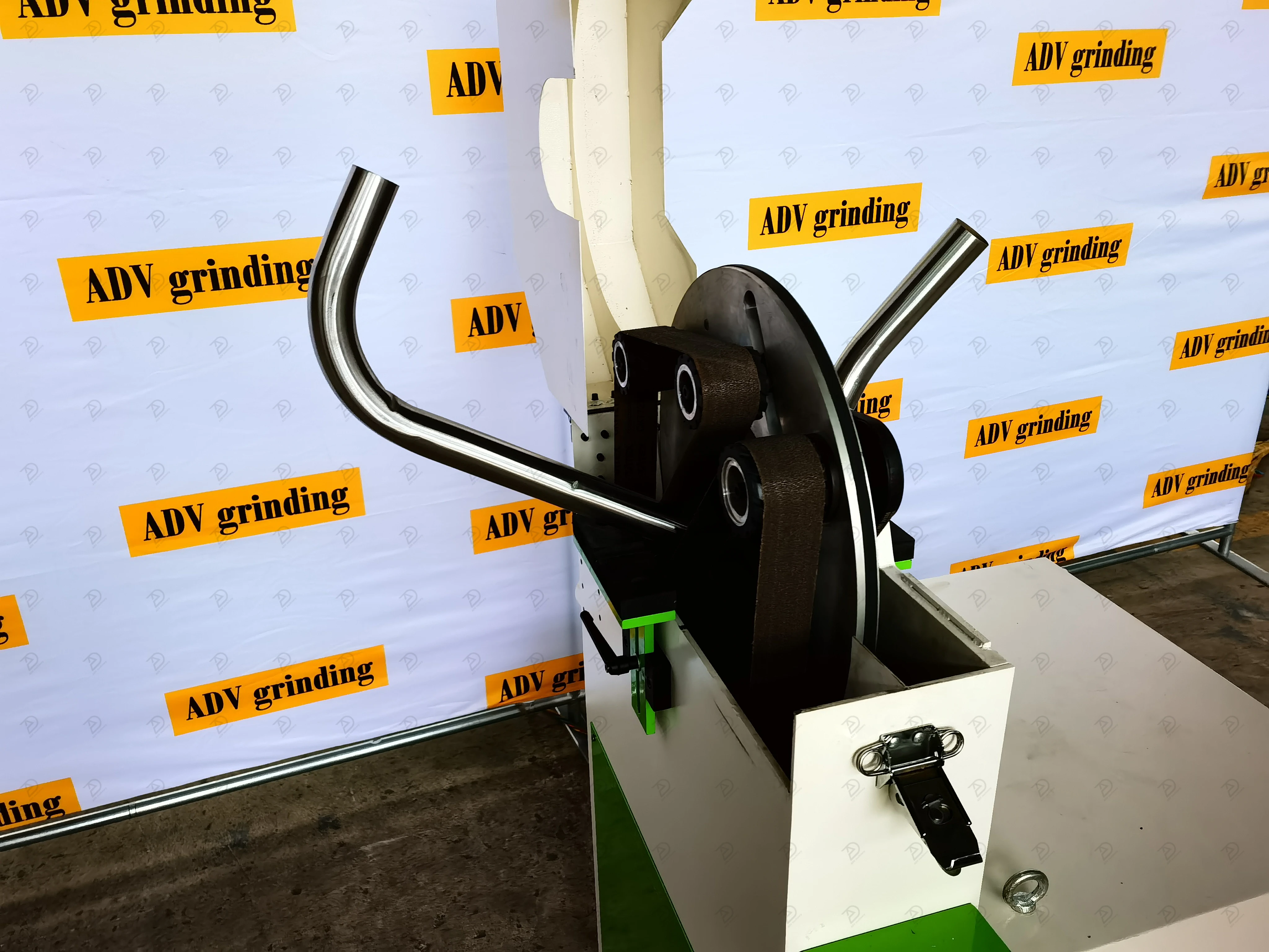 Industrial U-Bend Pipe Surface Grinding Machine Non-Rotating Tube Belt Sander for Elbow and Fitting Polishing