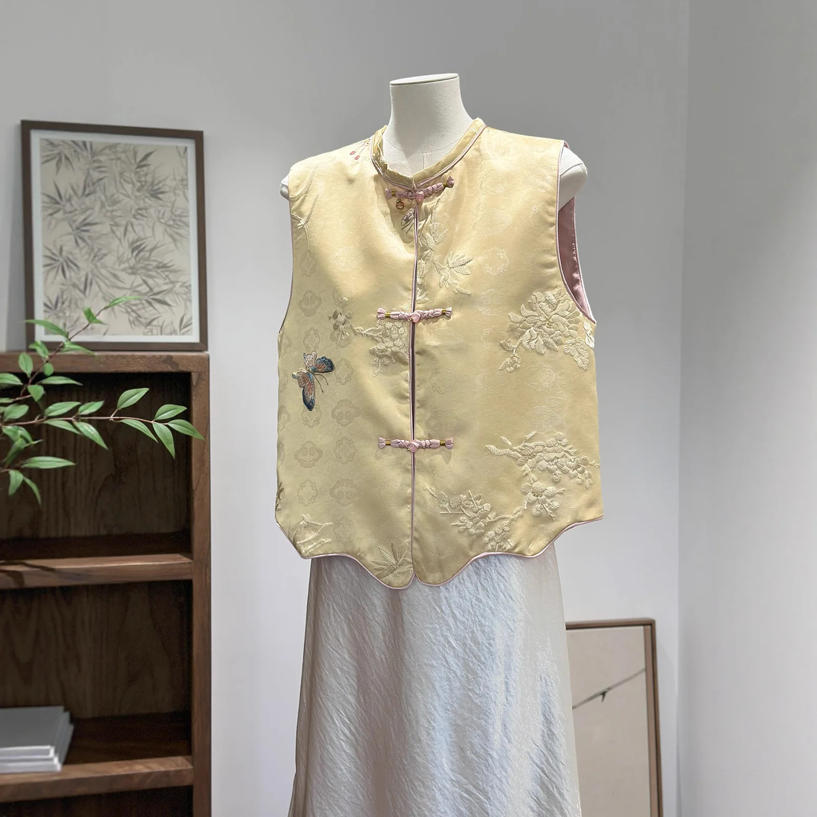 

Yellow New Chinese Sle Young Model Svel round Ne Embroidery Jaet Women's Heavy Industry Stitching