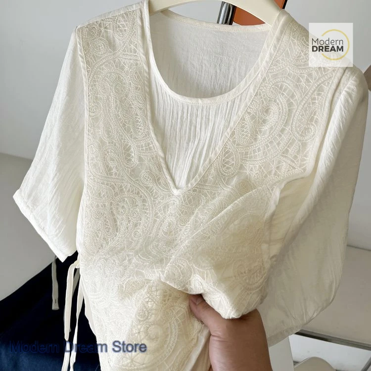 

Korean style temperament lace fake two short-sleeved shirts women spring and summer new fashion plus size loose slim T-shirt.