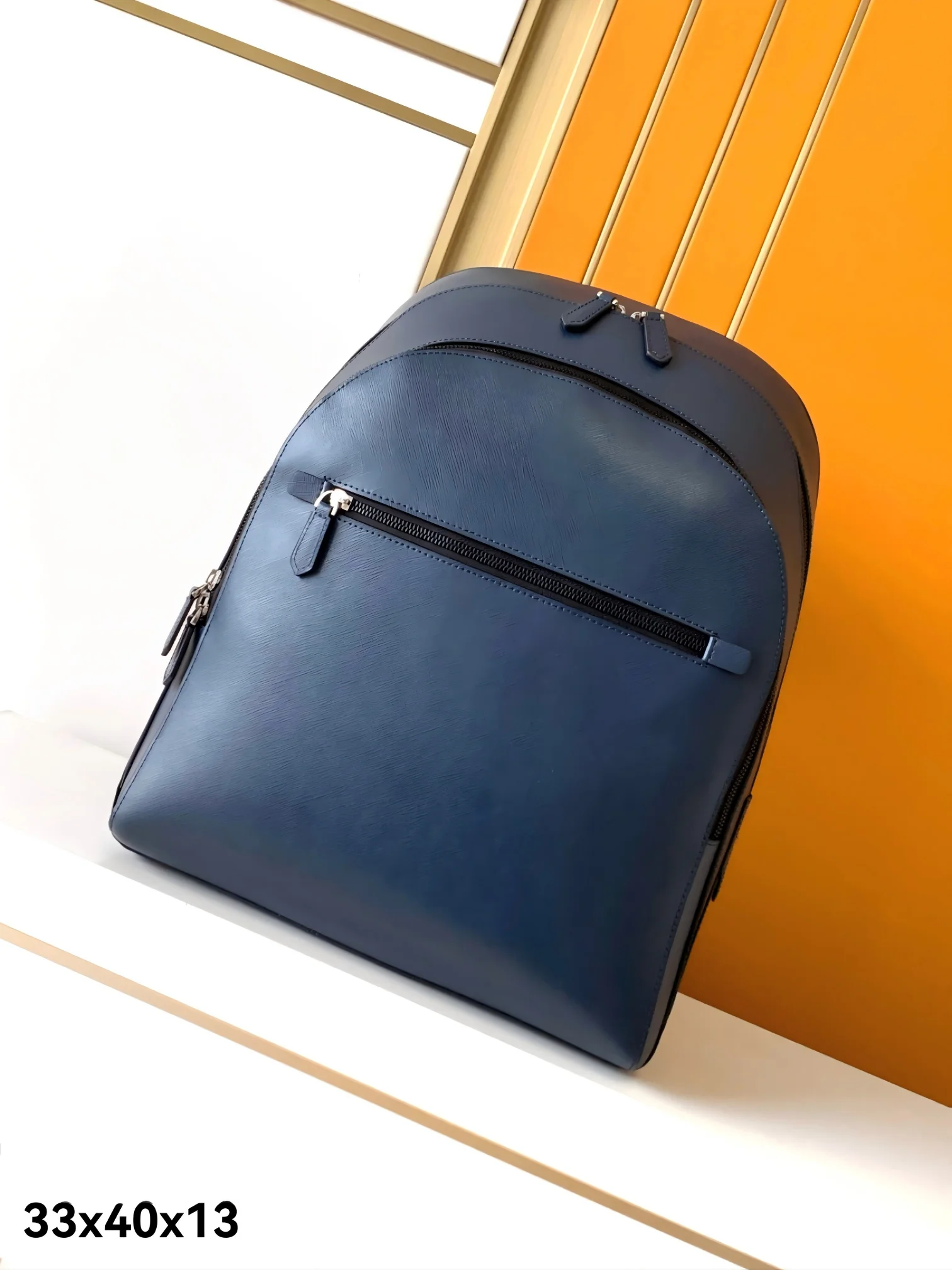 

Bag Classic Elegant Top-Grain Leather Backpack, Business Casual Style for Men, Durable Daypack