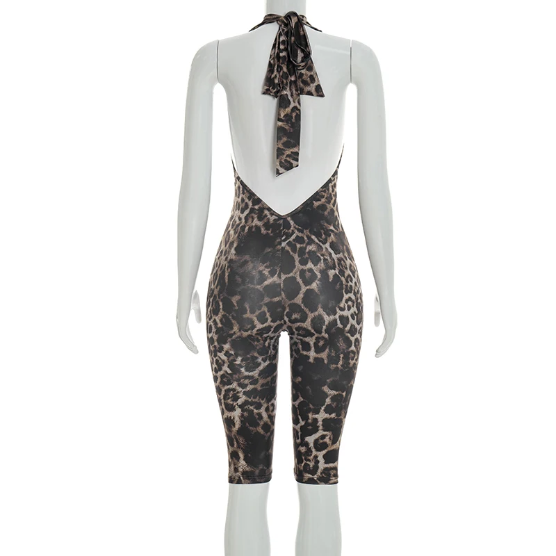 Heißer Jumpsuit mit eng anliegender Krawatte, offenem Rücken und Leopardenmuster, kurz geschnitten. – Detail 9