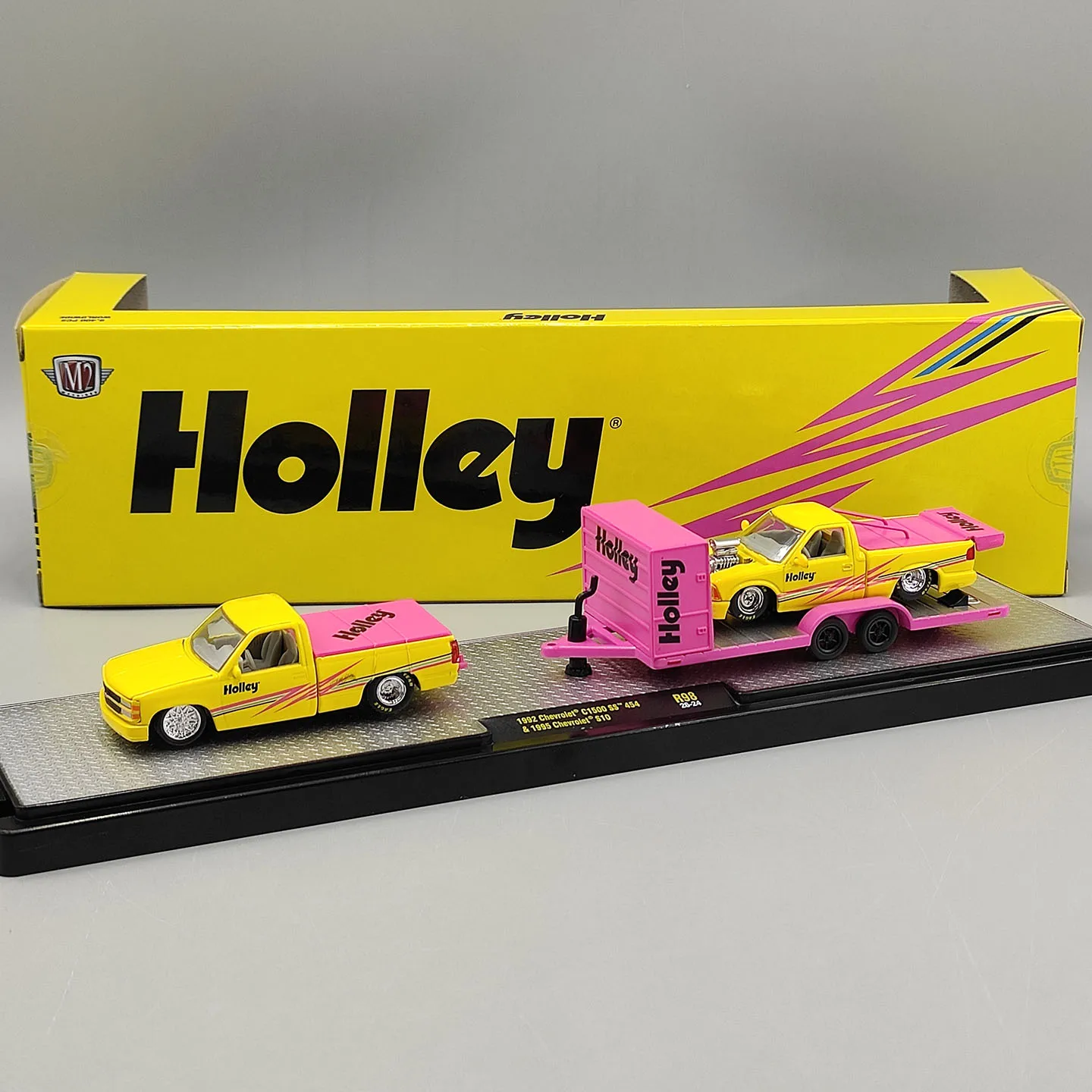Diecast M2 1:64 Scale Chevrolet C1500 SS 1992 and Chevrolet S10 1995 Alloy Car Models