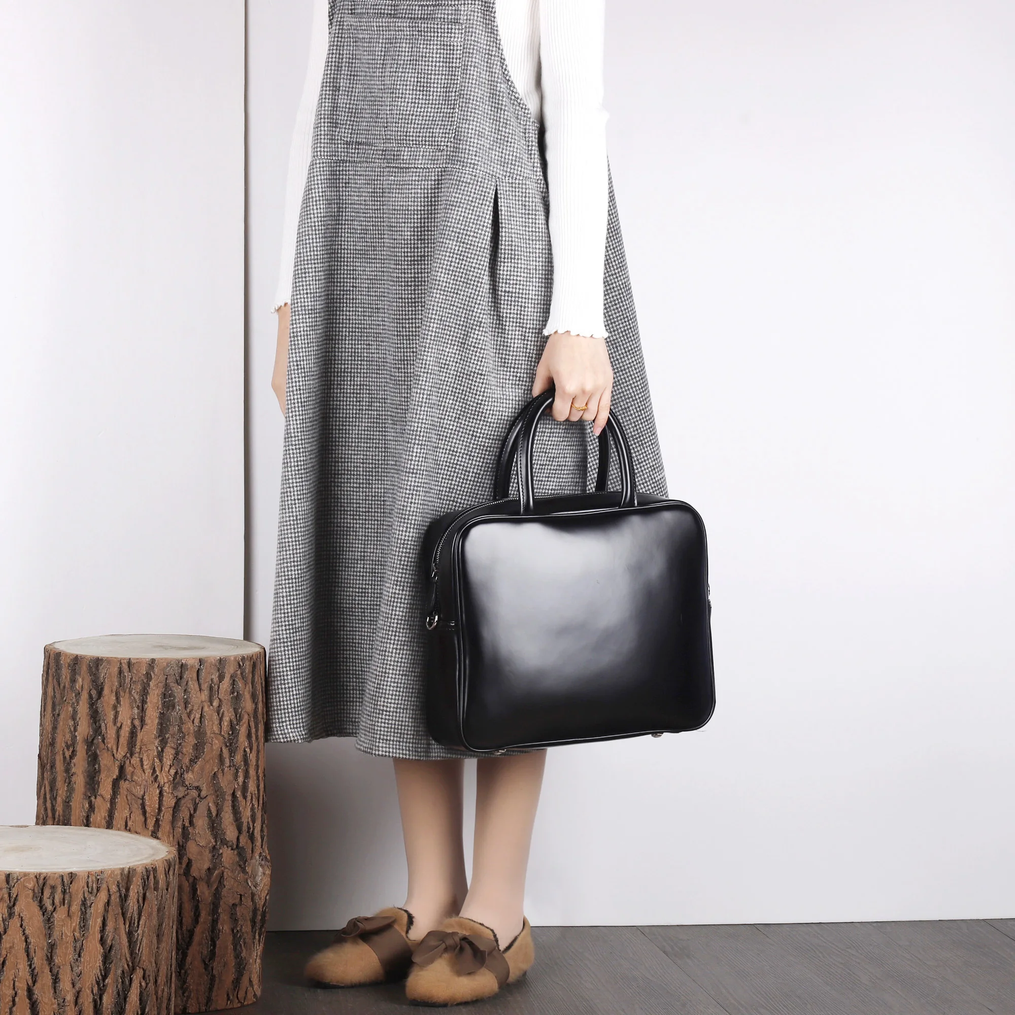 

2026 New Luxury Fashion Women's Handbag Genuine Leather Female Small Square Bag Leather Shoulder Slung Bags Simple Briefcase Bl