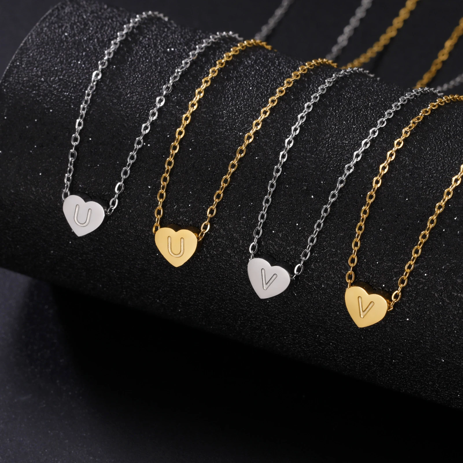 Cazador Anfangsbuchstabe Mini Herz Anhänger Halskette für Frauen Edelstahl A-Z Alphabet Halsband Kette Schmuck Valentinstag Geschenk – Detail 3