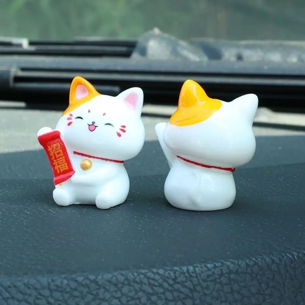 Crafts Mini Lucky Cat Car Ornaments Cute Realistic Fortune Cat Figurines Lovely Simple Cat Micro Landscape Ornament Desktop