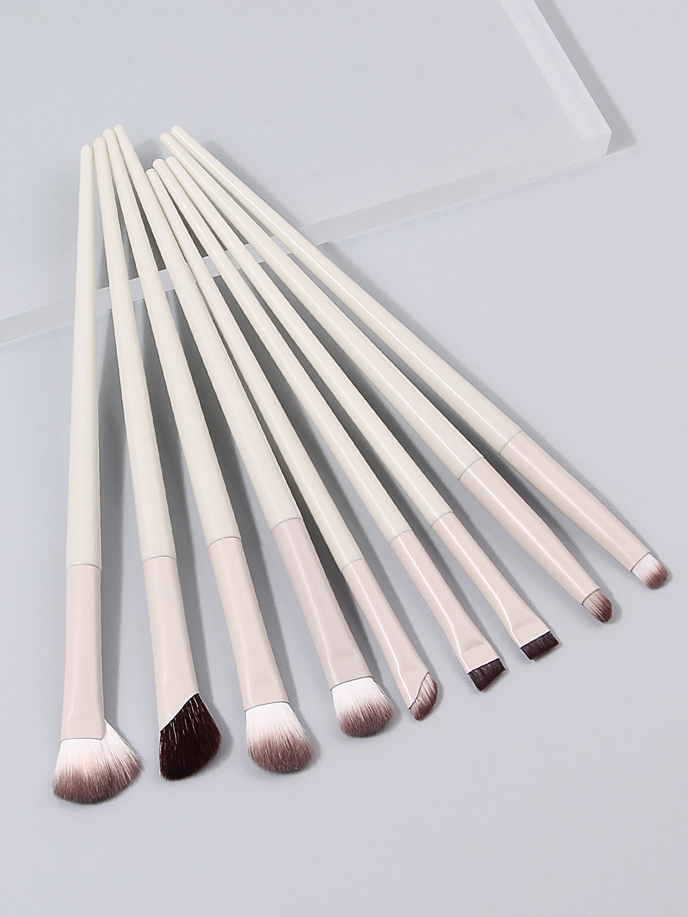 ชุดแปรงแต่งหน้า 9 ชิ้น, แปรงอายไลเนอร์ขนนุ่ม, แปรงเขียนคิ้ว, แปรงคอนทัวร์, เครื่องมือแต่งหน้าแบบพกพาสำหรับผู้เริ่มต้น