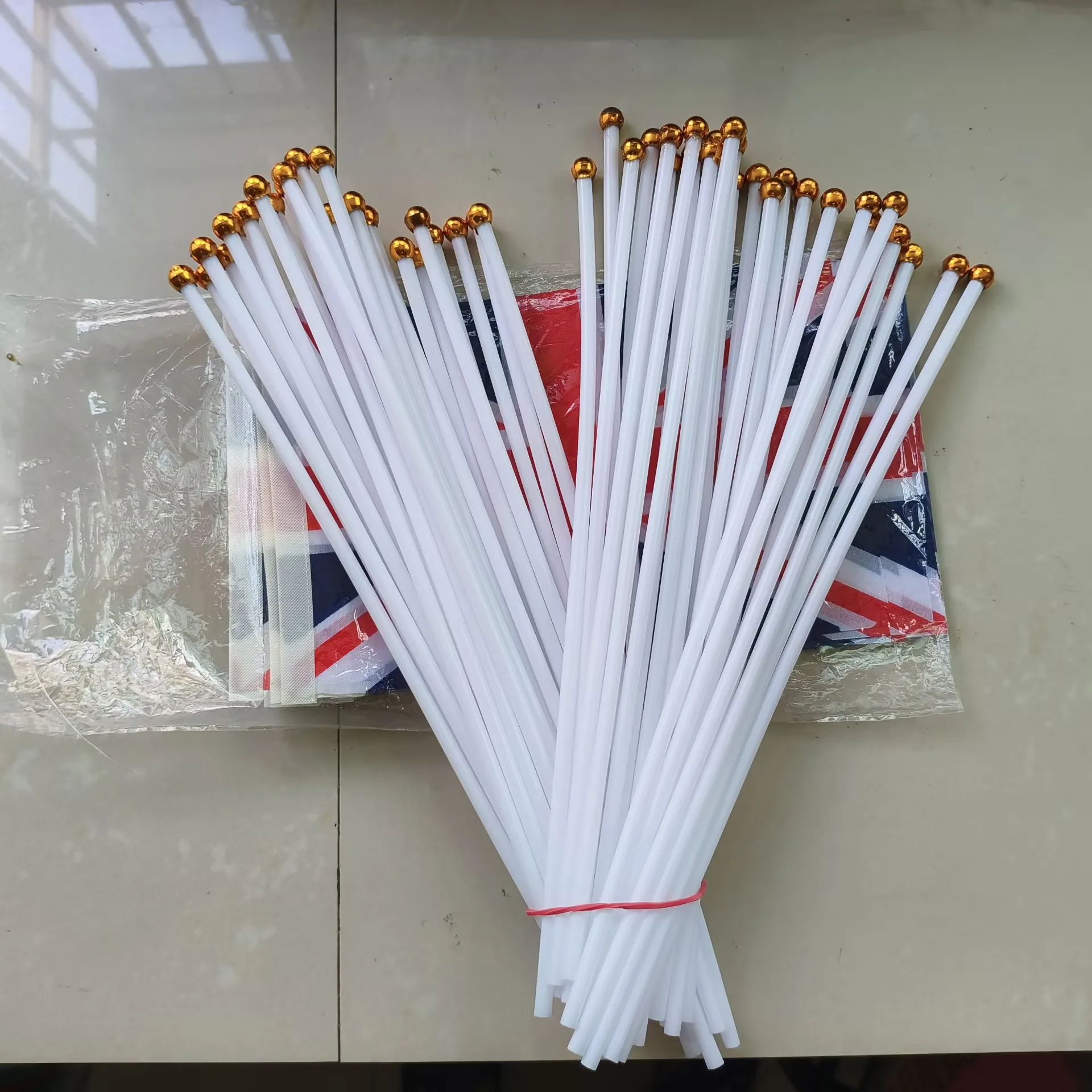 Xvggdg 50pcs 14 * 21cm UK United Kingdom Hand Flag National Polyester Banner Custom Hand Flag